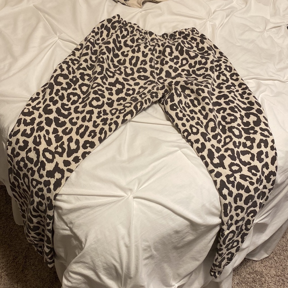 Cheetah Print Loungewear Matching Set - Picture 7 of 8